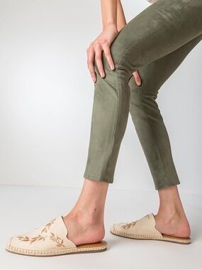 Embroidered Cream Slip-On Espadrille Mules NWOT